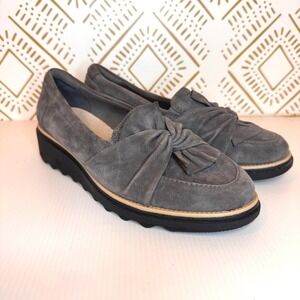 Clarks Gray Suede Loafers Size 8.5 Comfort Bow Wedge Minimal Capsule Casual Work